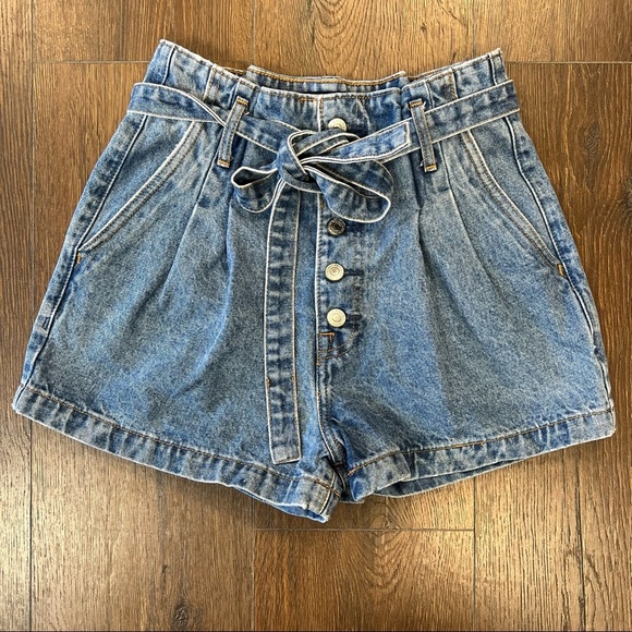 Abercrombie and Fitch natural rise paper bag belted shorts SZ 26/2 - Picture 2 of 5